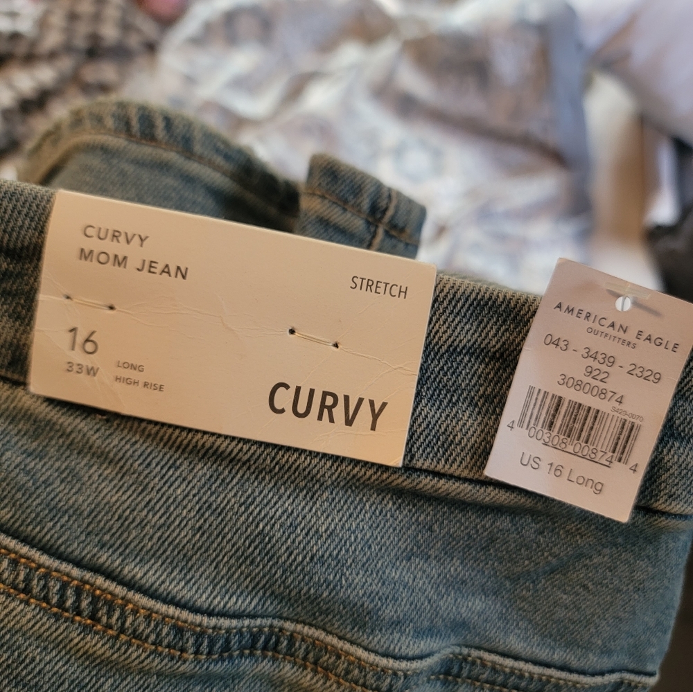 Nwt American eagle mom jeans